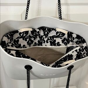White O Bag with Customizable lining and straps